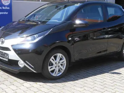 Gebraucht Toyota Aygo X-play 69 PS (50 kW) 2016 Schwarz Kleinwagen