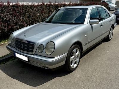 Mercedes E320
