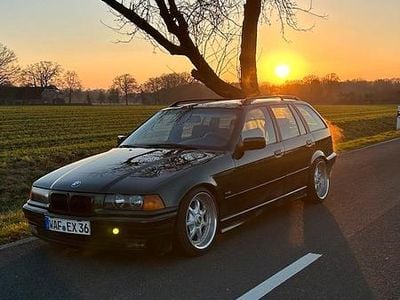 BMW 323