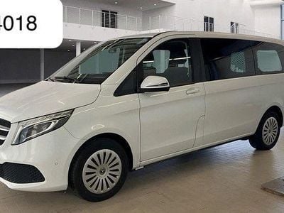 Mercedes V220