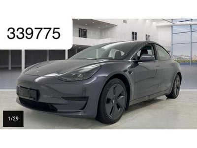 Grau metallic (metallic) Gebraucht 2021 Tesla Model 3 Limousine | 22.950 € (Guter Preis)
