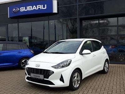 Gebraucht Hyundai i10 Trend 84 PS (61 kW) 2022 Weiß Kleinwagen