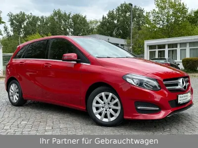 Używany Mercedes B200 136 KM (100 kW) 2018 Czerwony Minivan