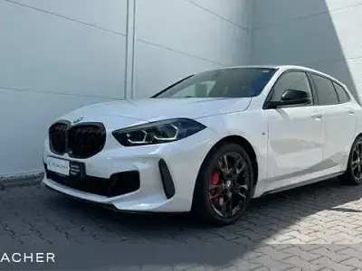 Gebraucht BMW M135 Comfort Edition 306 PS (225 kW) 2023 Alpinweiß uni Kleinwagen