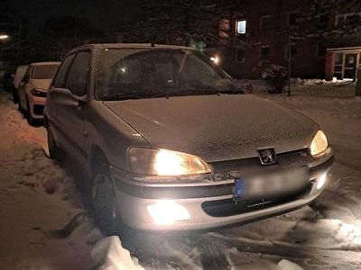 Silber Gebraucht 1999 Peugeot 106 Kleinwagen | 1.950 €