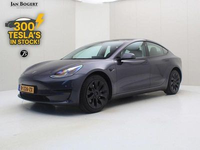 Grau Gebraucht 2022 Tesla Model 3 Standard Range Limousine | 26.900 € (Fairer Preis)