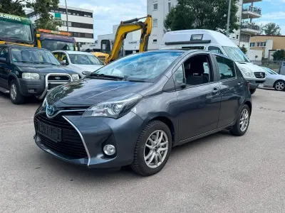 Gebraucht Toyota Yaris Comfort 75 PS (55 kW) 2015 Grau Kleinwagen
