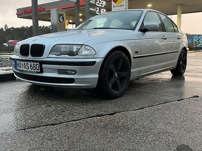 BMW 323