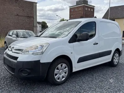 Gebraucht Citroën Berlingo 90 PS (66 kW) 2010 Lack weiss banquise/deckende Van / Kleinbus