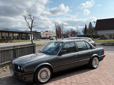 Gebraucht BMW 320 129 PS (94 kW) 1988 Grau Limousine