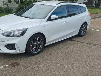 Używany Ford Focus ST-Line 155 KM (114 kW) 2021 Biały Kombi