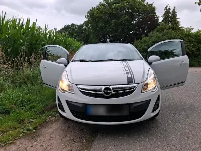 Gebraucht Opel Corsa Color Edition 101 PS (74 kW) 2012 Weiß Kleinwagen