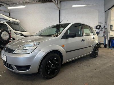 Silber Gebraucht 2004 Ford Fiesta Viva X Limousine | 2.300 € (Fairer Preis)
