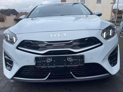 Gebraucht Kia Ceed Sportswagon Inspiration 105 PS (77 kW) 2022 (wd) cararraweiss Kombi
