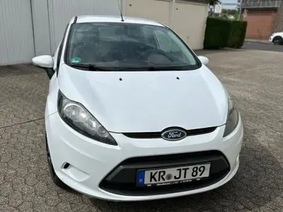 Gebraucht Ford Fiesta Trend 60 PS (44 kW) 2010 Weiß Limousine