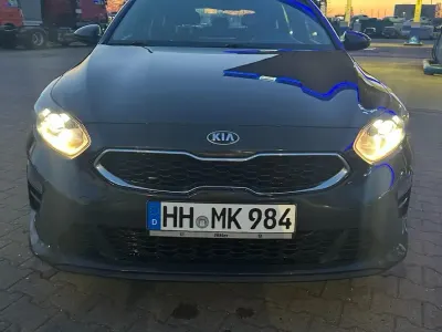 Używany Kia Ceed 120 KM (88 kW) 2019 Niebieski Hatchback