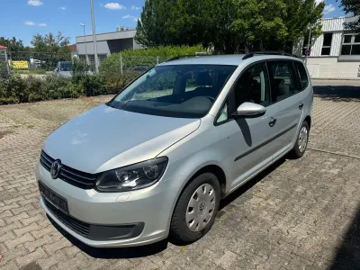 Gebraucht VW Touran Trendline 140 PS (102 kW) 2011 Gold Van / Kleinbus