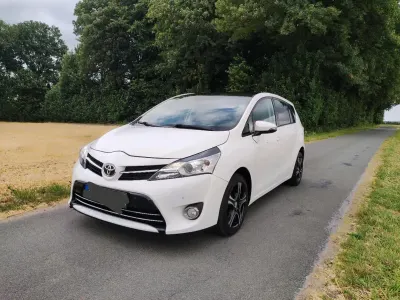 Gebraucht Toyota Verso 124 PS (91 kW) 2013 Weiß Van / Kleinbus