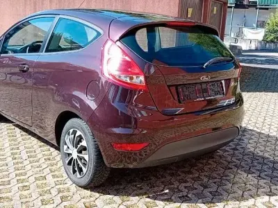 Gebraucht Ford Fiesta 82 PS (60 kW) 2009 Rot Limousine