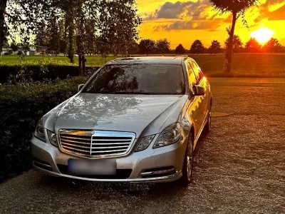 Gebraucht Mercedes E250 204 PS (150 kW) 2011 Silber Limousine