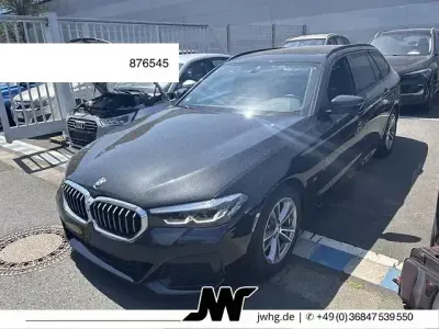 Gebraucht BMW 520 M Sport 190 PS (139 kW) 2020 Black sapphire metallic Kombi