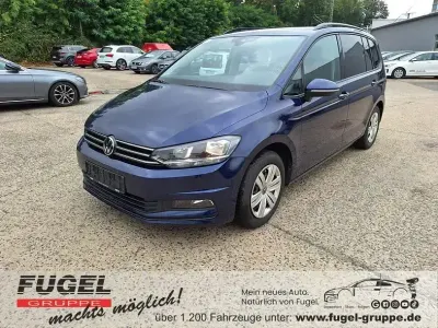 Gebraucht VW Touran Comfortline 122 PS (89 kW) 2023 Atlantik blue metallic Van / Kleinbus
