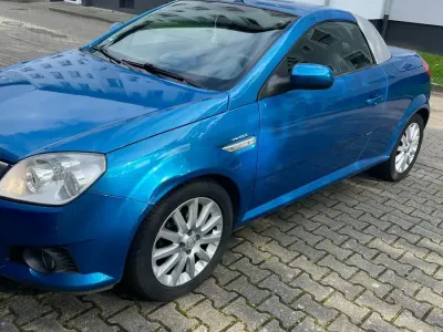 Begagnad Opel Tigra 125 HK (91 kW) 2005 Blå Cab