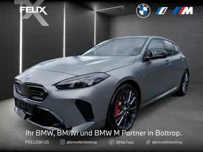 Neu BMW M135 M Sport 300 PS (220 kW) 2026 Bmw individual frozen pure gre Kleinwagen