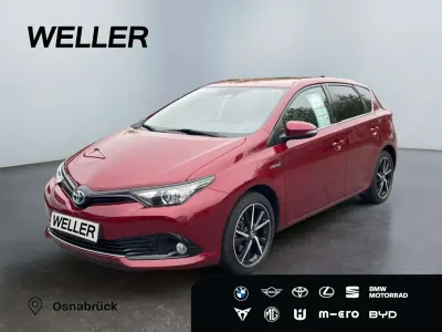 Gebraucht Toyota Auris Hybrid Team 136 PS (100 kW) 2018 Rot Limousine