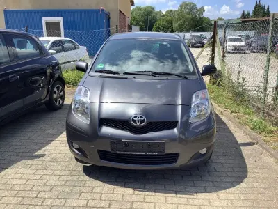 Gebraucht Toyota Yaris 99 PS (72 kW) 2011 Grau Kleinwagen