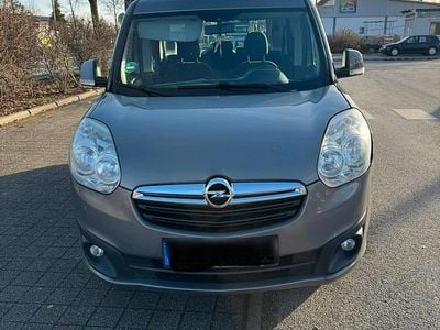 Gebraucht Opel Combo Edition 105 PS (77 kW) 2012 Braun Van / Kleinbus