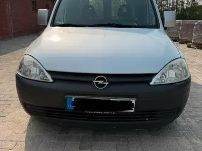 Gebraucht Opel Combo 101 PS (74 kW) 2009 Silber Van / Kleinbus