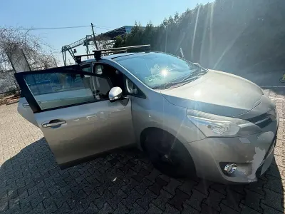 Gebraucht Toyota Verso 124 PS (91 kW) 2013 Grau Van / Kleinbus