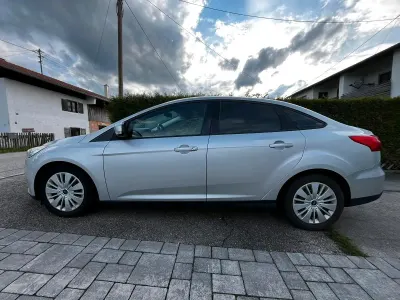 Gebraucht Ford Focus 120 PS (88 kW) 2016 Silber Limousine