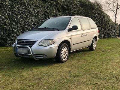 Gebraucht Chrysler Voyager 150 PS (110 kW) 2004 Silber Van / Kleinbus