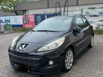 Gebraucht Peugeot 207 95 PS (69 kW) 2012 Schwarz Coupé