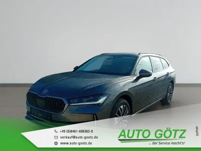 Neu Skoda Superb Selection 150 PS (110 kW) 2025 Graphitegrau metallic Kombi