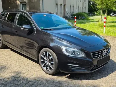 Gebraucht Volvo V60 Business Edition 150 PS (110 kW) 2016 Schwarz Kombi