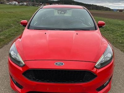Gebraucht Ford Focus ST-Line 125 PS (91 kW) 2017 Rot Limousine
