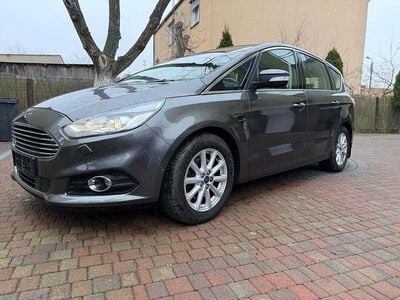 Grau Gebraucht 2018 Ford S-MAX Titanium Van / Kleinbus | 10.999 € (Fairer Preis)
