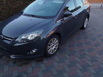 Grau Gebraucht 2012 Ford Focus Kombi | 2.999 € (Fairer Preis)