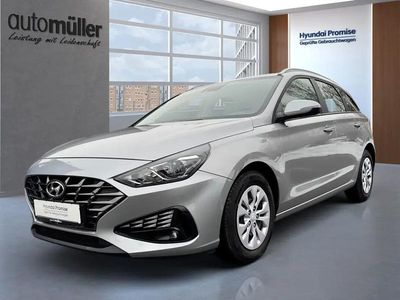 Silber shimmering silver / met Gebraucht 2024 Hyundai i30 Select Kombi | 18.888 € (Guter Preis)