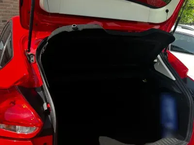 Gebraucht Ford Focus Titanium 120 PS (88 kW) 2018 Rot Limousine