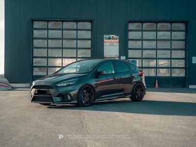 Grau Gebraucht 2017 Ford Focus RS Limousine | 28.999 €