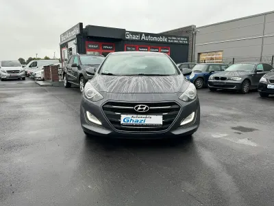 Gebraucht Hyundai i30 110 PS (80 kW) 2016 Grau Kombi