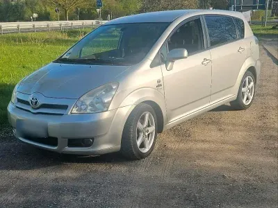 Używany Toyota Corolla 177 KM (130 kW) 2007 Srebrny Minivan