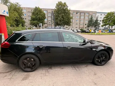 Gebraucht Opel Insignia 163 PS (119 kW) 2011 Schwarz Limousine