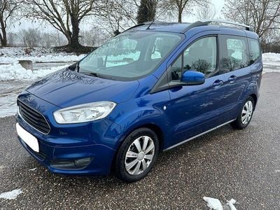 Blau Gebraucht 2015 Ford Tourneo Courier Van / Kleinbus | 7.450 € (Fairer Preis)
