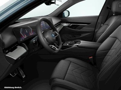 Cape york grün metallic Gebraucht 2025 BMW 550e Comfort Edition Kombi | 79.824 € (Etwas zu teuer)