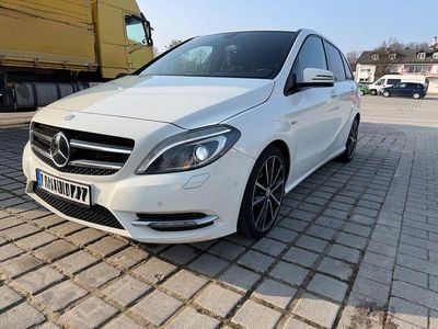 Gebraucht Mercedes B180 122 PS (89 kW) 2011 Weiß Van / Kleinbus